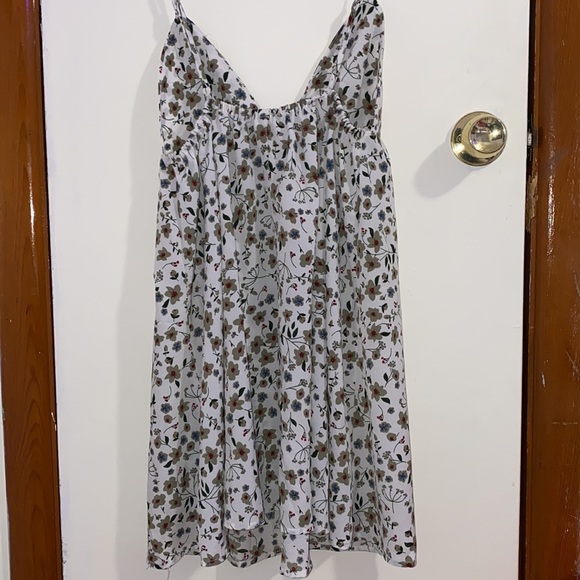White Flower Dress With Adjustable Straps - Picture 5 of 5